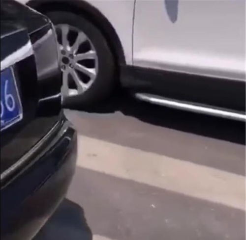 汽车腰线多少合适